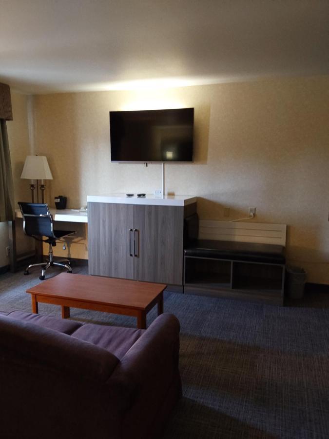 Lavissh Inn And Suites Bellingham Exterior foto